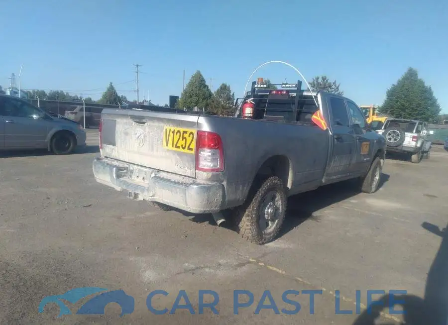 3C6UR5HJ9KG582526# 4
