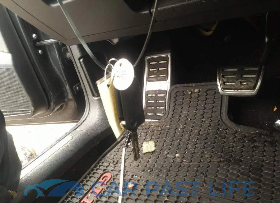 3VW4T7AU4FM000332# 11