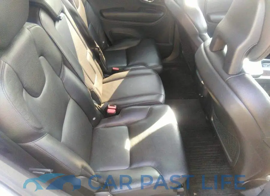 YV4A22PKXJ1202788# 8