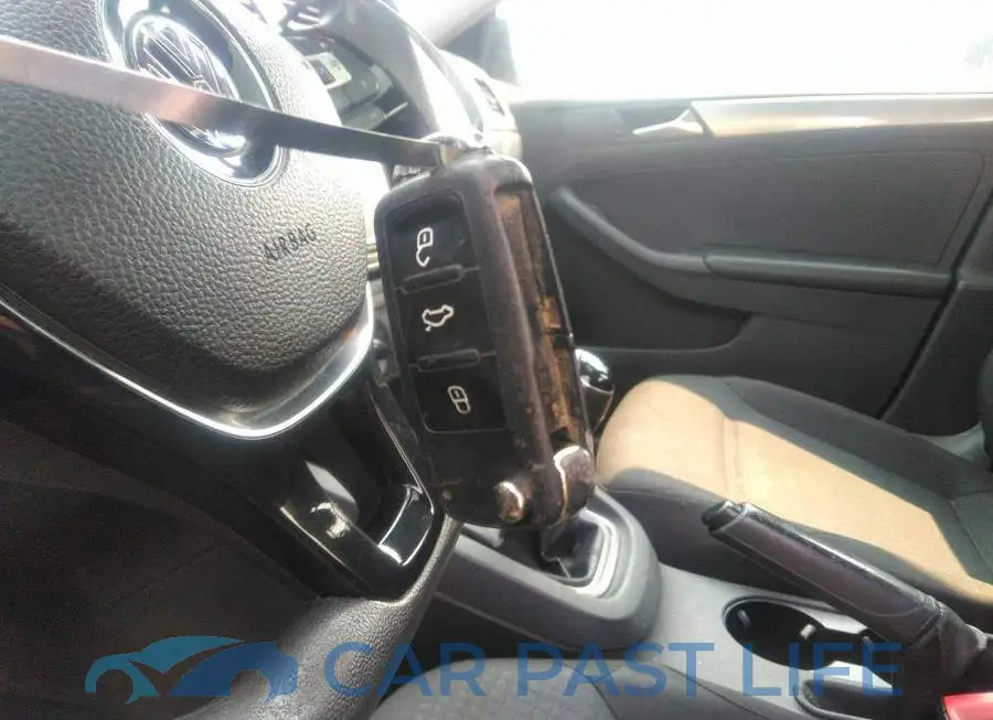 3VW1K7AJ6FM302992# 11