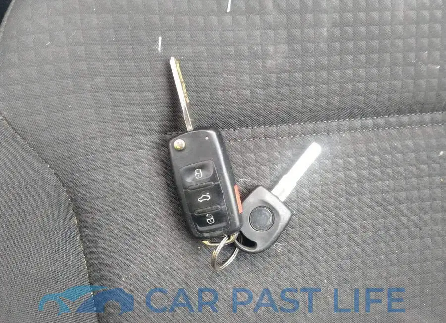 3VW1K7AJ5FM427675# 11