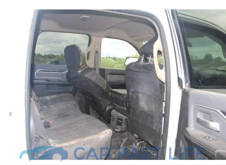 3C6UR5JL4KG579156# 9