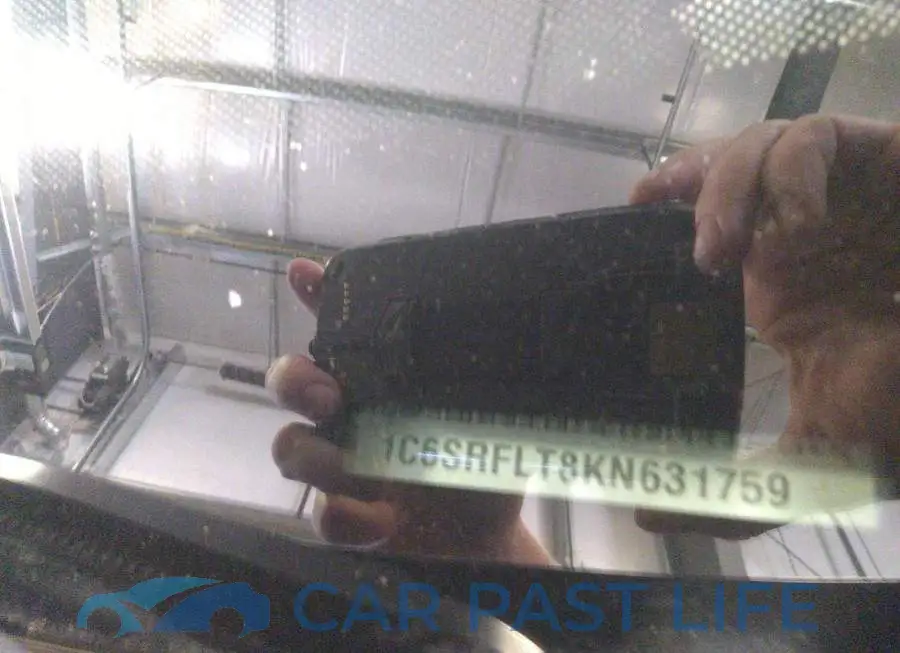 1C6SRFLT8KN631759# 9