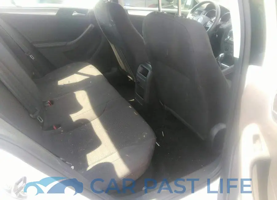 3VW2K7AJ6FM208535# 8