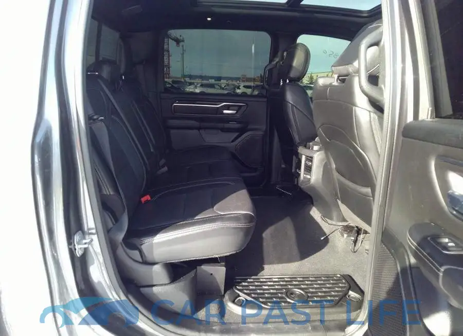 1C6SRFLT9KN564329# 8
