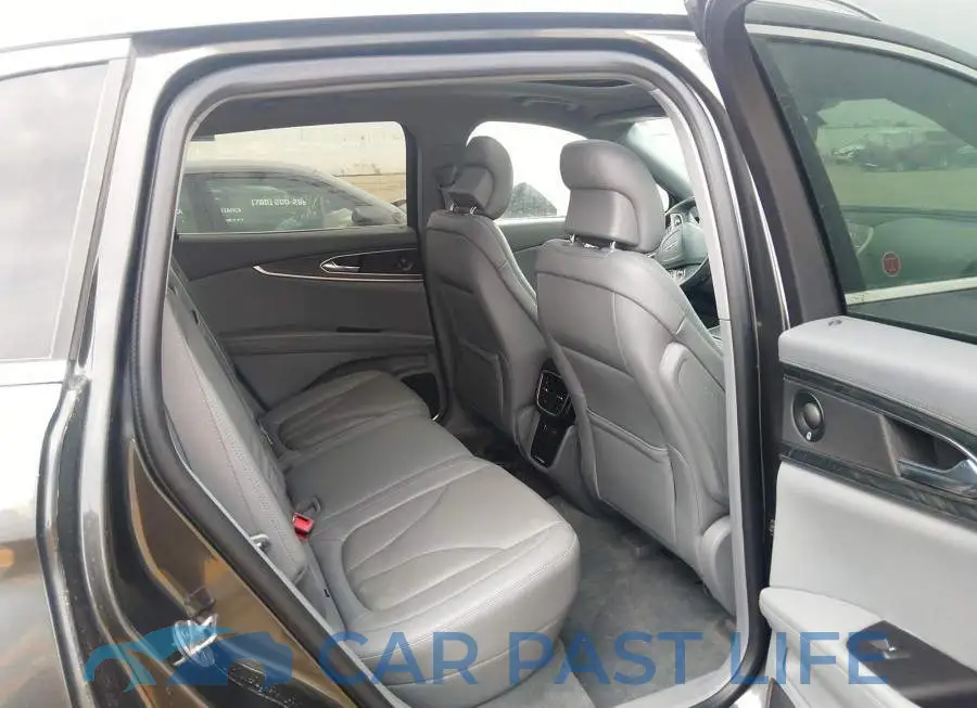 2LMPJ8LP7KBL12952# 8