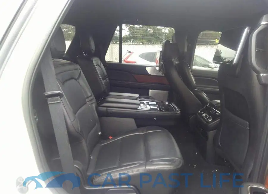5LMJJ2LT3JEL11390# 8