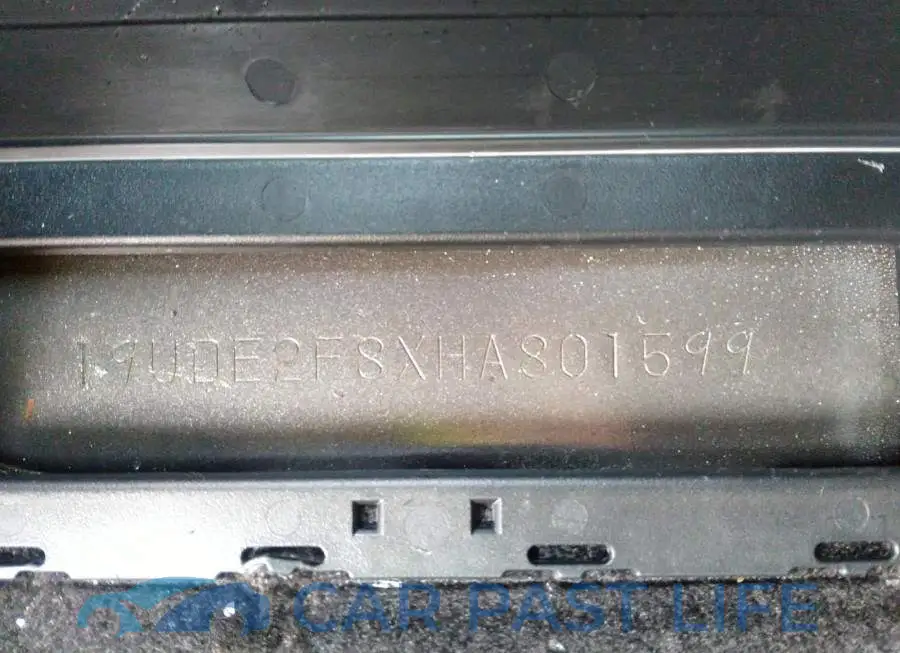 19UDE2F8XHA801599# 9