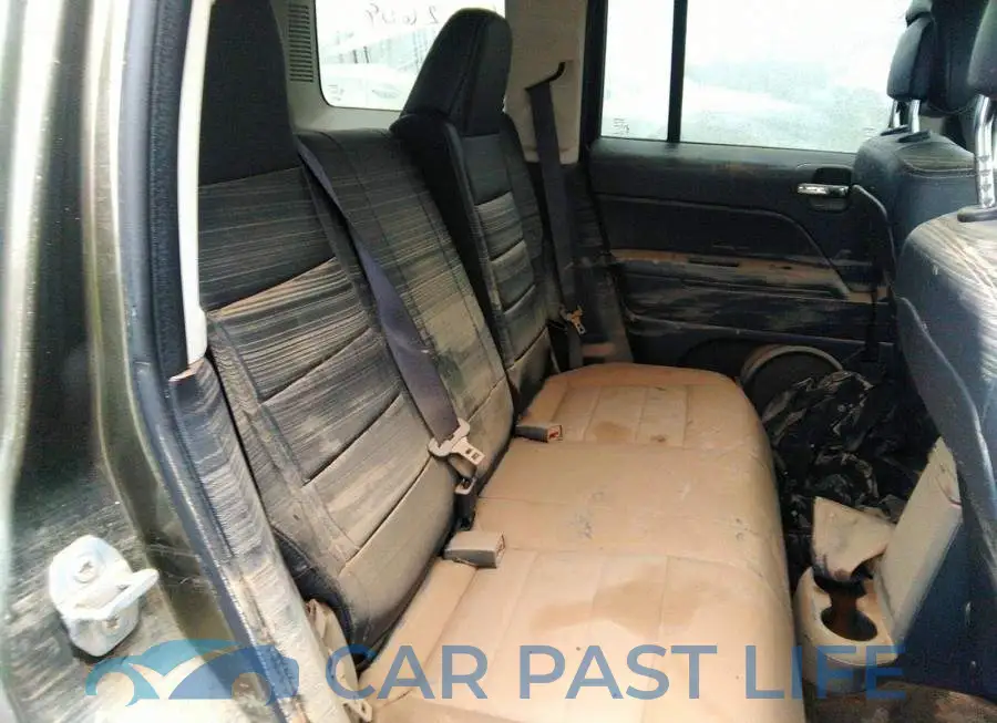 1C4NJPAA4GD582884# 8