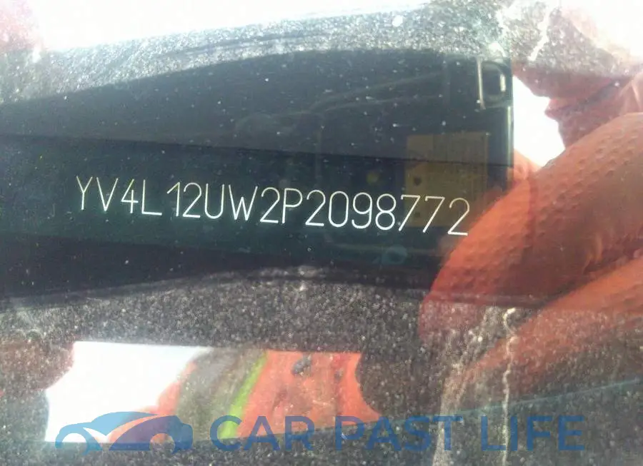 YV4L12UW2P2098772# 9