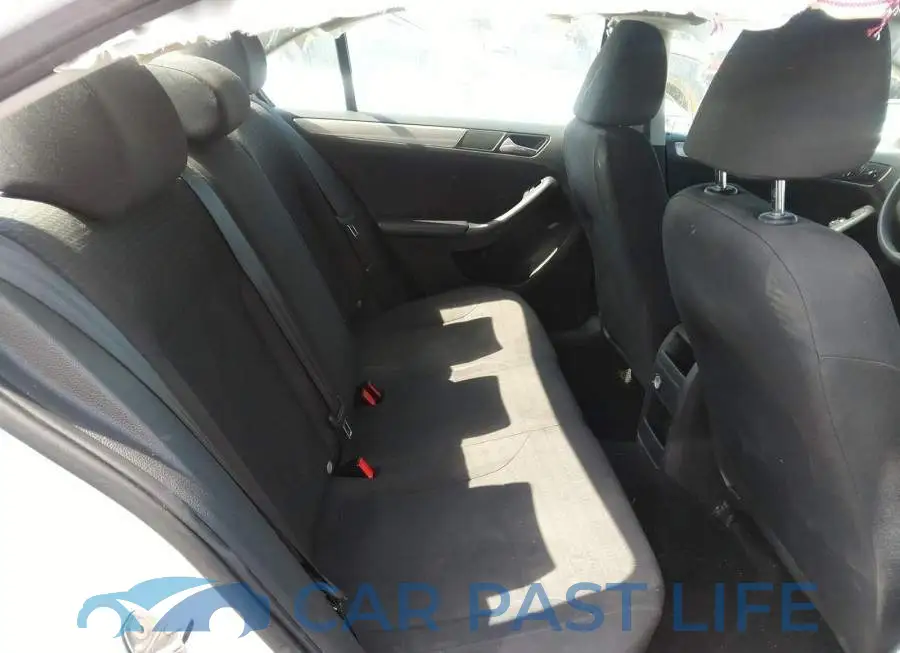 3VW2K7AJ3FM418204# 8