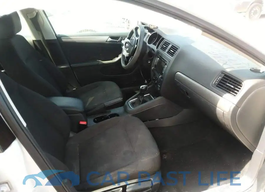3VW2K7AJ3FM418204# 5