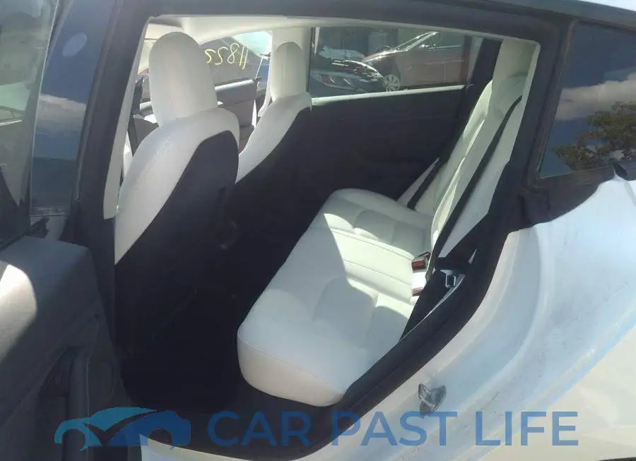 5YJ3E1EB2NF319472# 8
