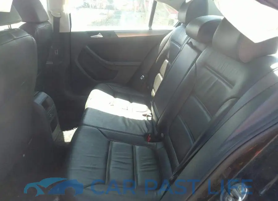 3VWLA7AJ0FM203595# 8