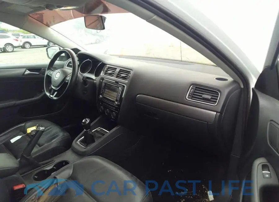 3VW3A7AJ8FM275063# 5