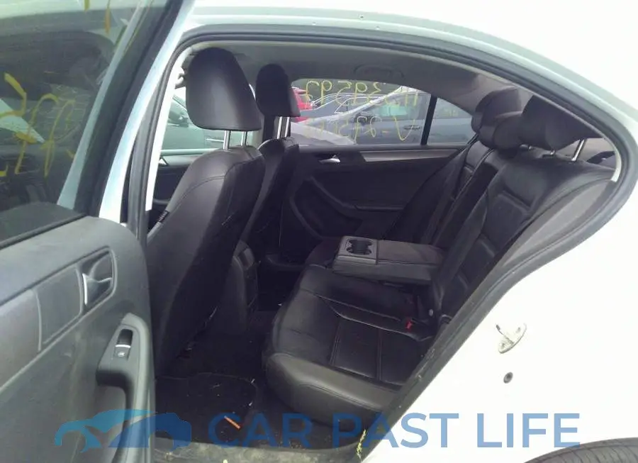 3VW3A7AJ8FM275063# 8