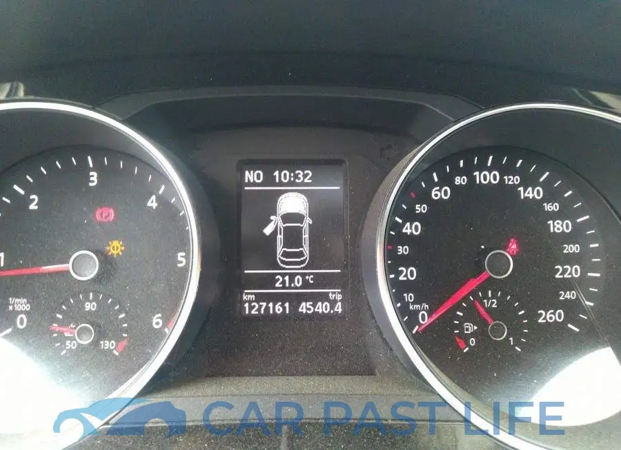 3VW3A7AJ8FM275063# 7