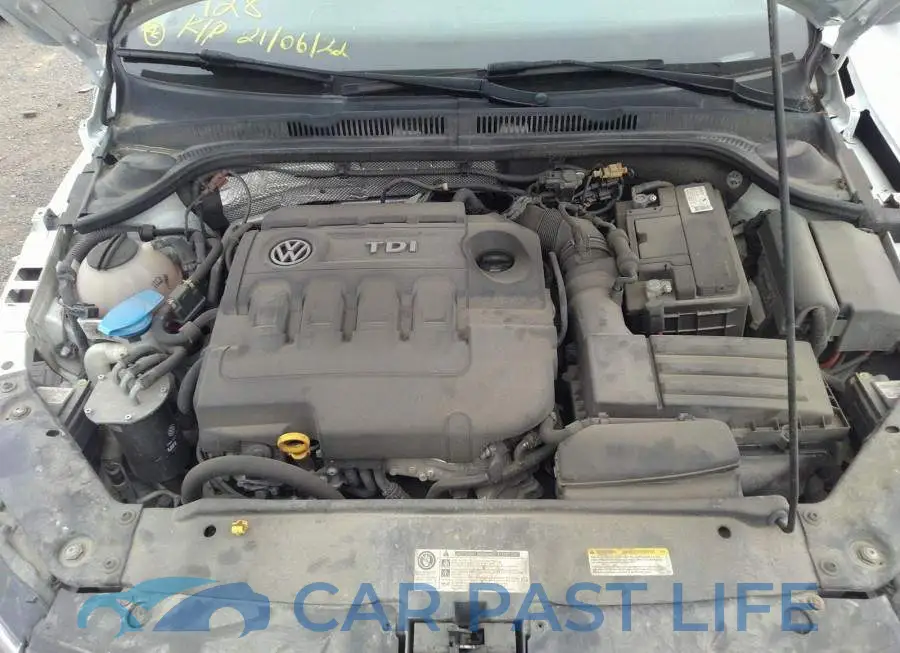 3VW3A7AJ8FM275063# 10