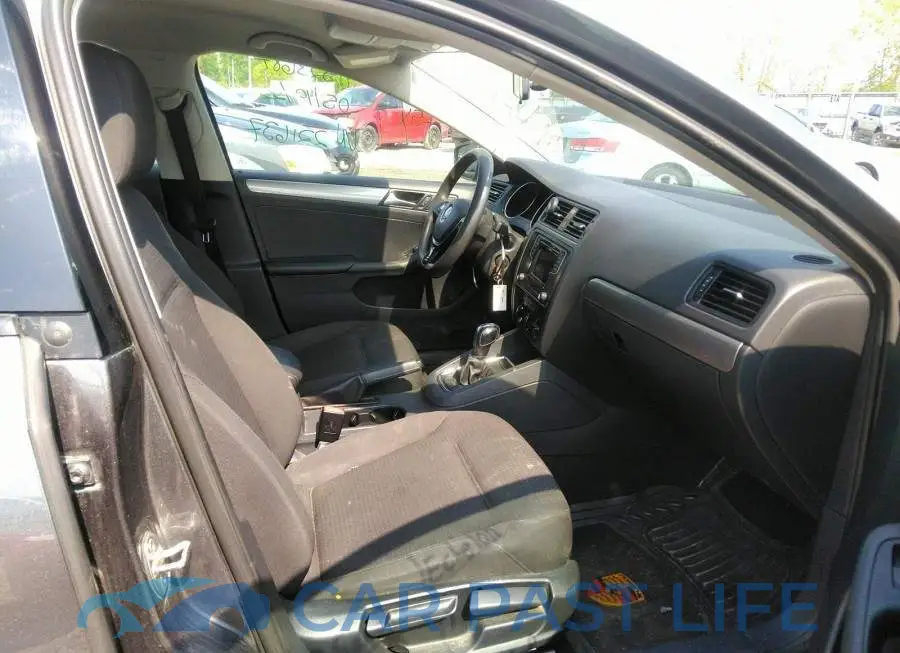 3VW267AJ5GM221637# 5
