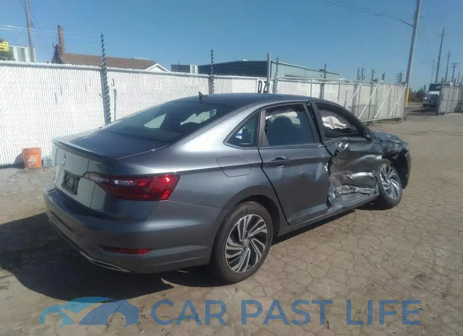 3VWGB7BUXLM013872# 4