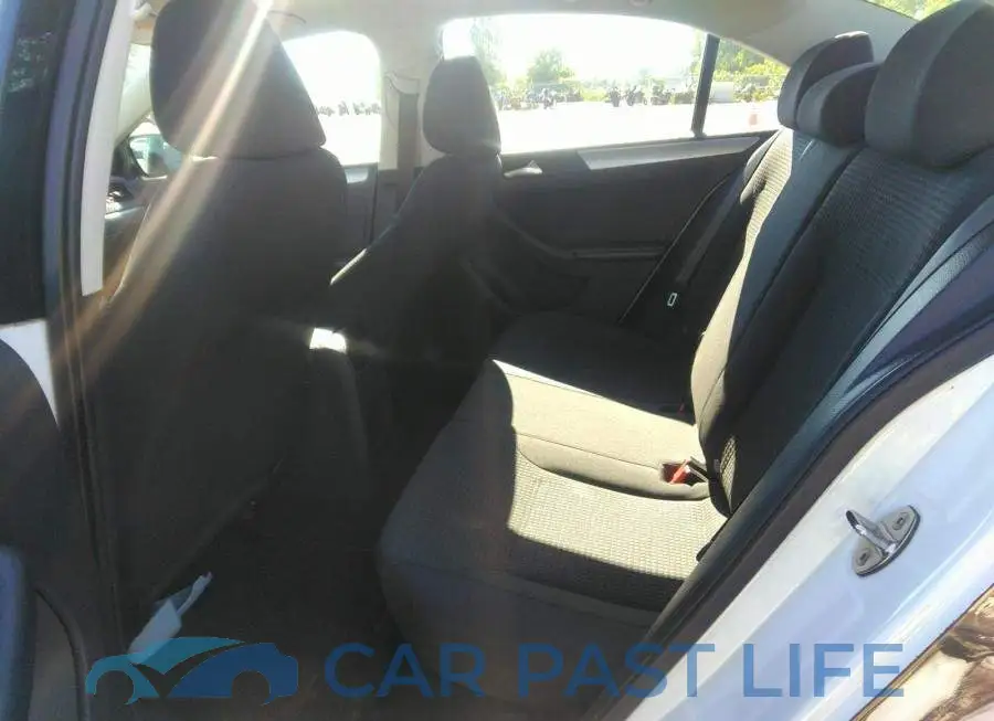 3VW2K7AJ4FM327412# 8