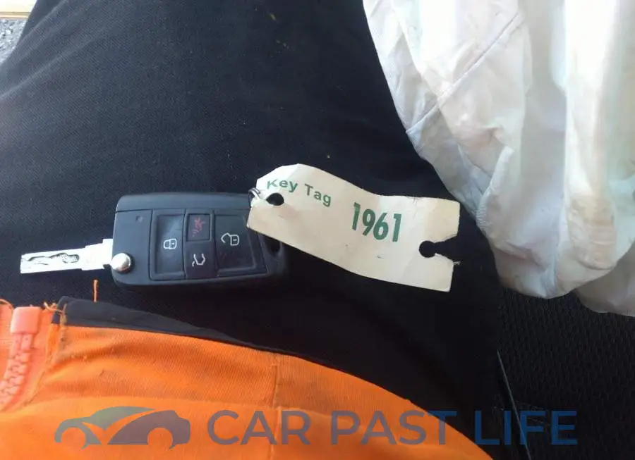 3VW117AU6HM002417# 11