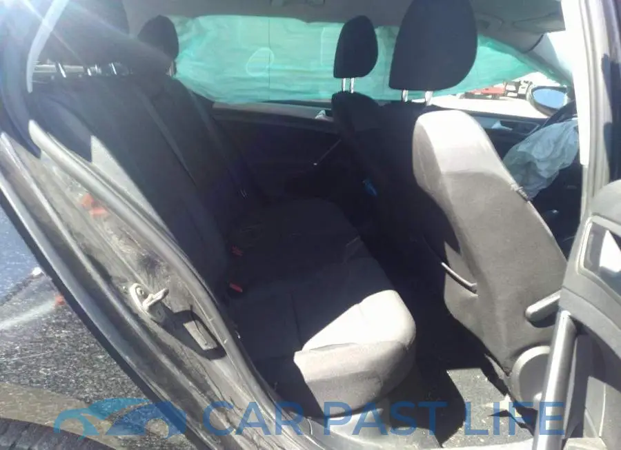 3VW117AU6HM002417# 8