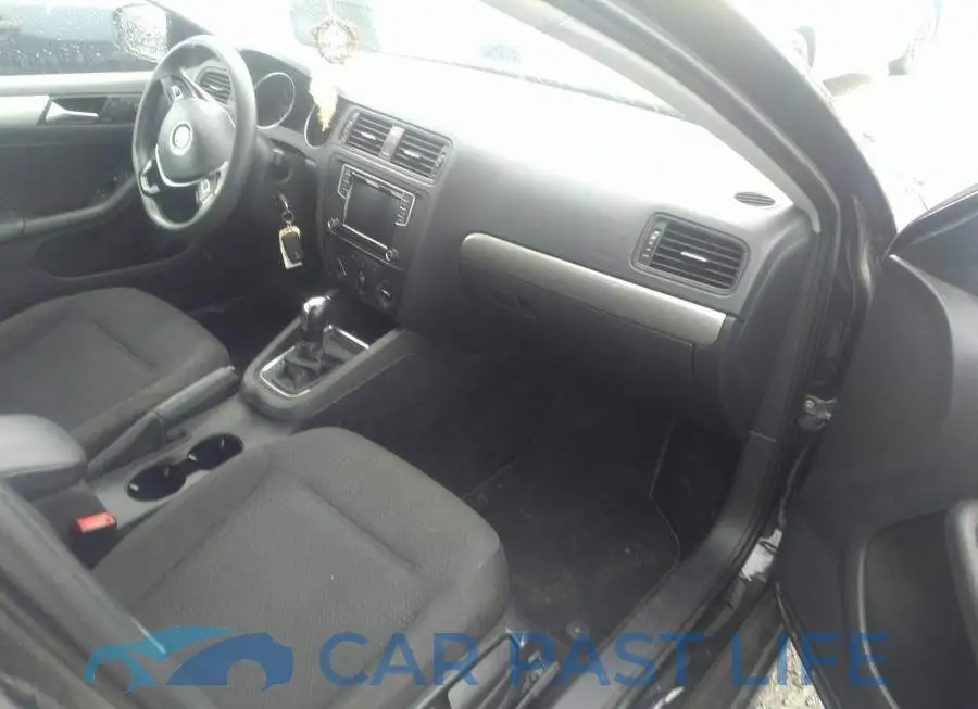 3VW2B7AJ3HM375423# 5