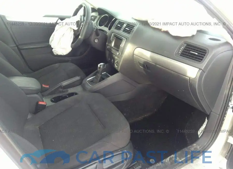 3VW267AJ9GM305900# 5