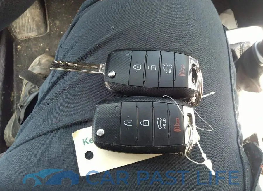 KNADM5A36G6616821# 11
