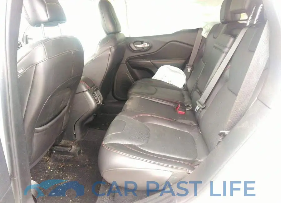 1C4PJMBS9FW713745# 8