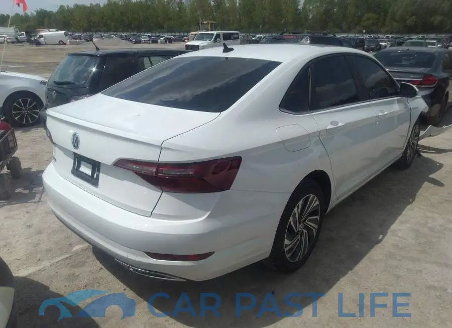 3VWGB7BUXLM068323# 4