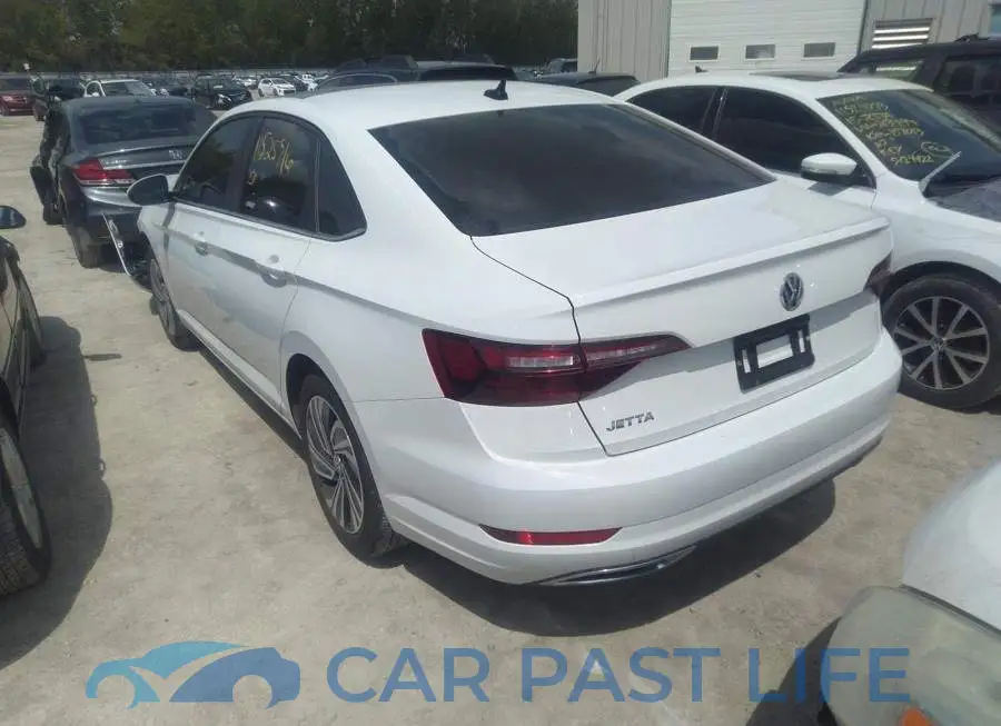 3VWGB7BUXLM068323# 3
