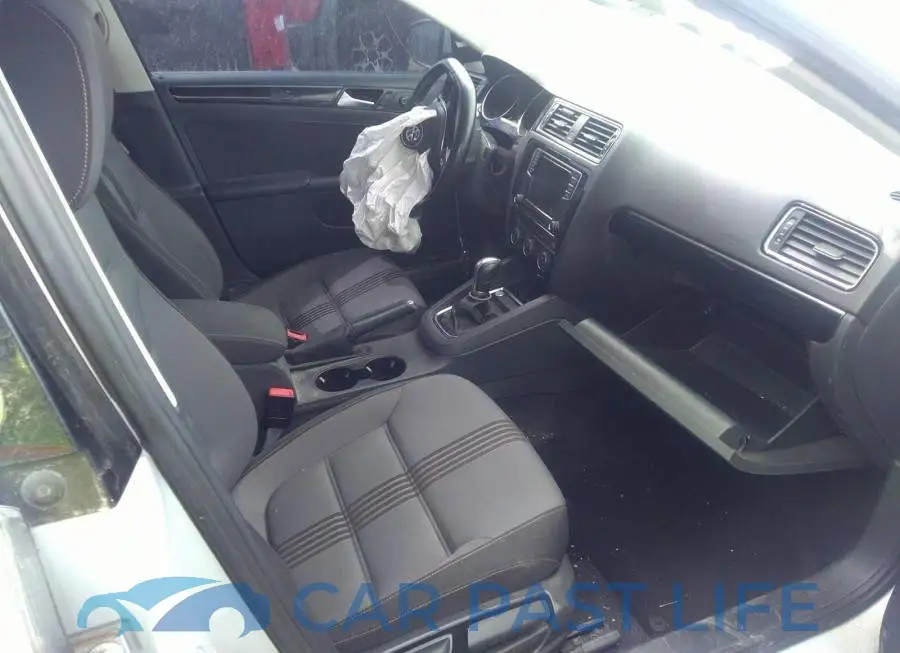 3VWDB7AJ3HM259440# 5