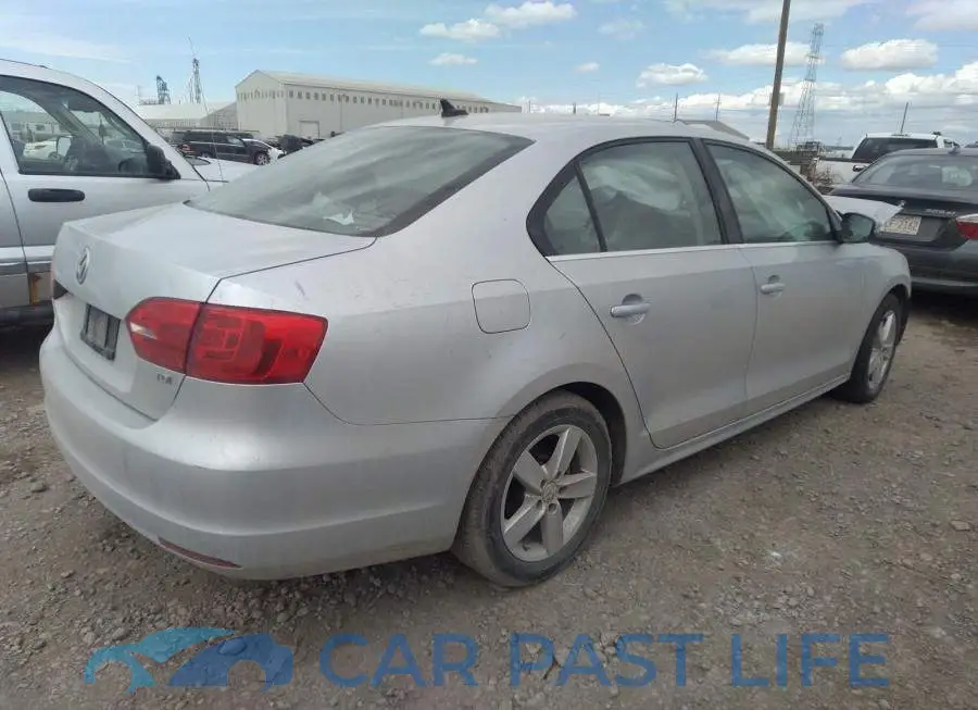 3VWDL7AJ3DM447690# 4