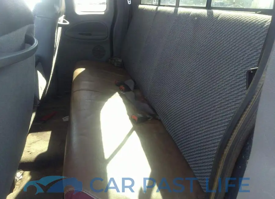 1B7HF13Y8YJ184019# 8