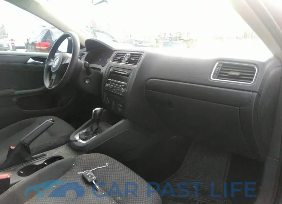 3VW2K7AJ3CM411541# 5