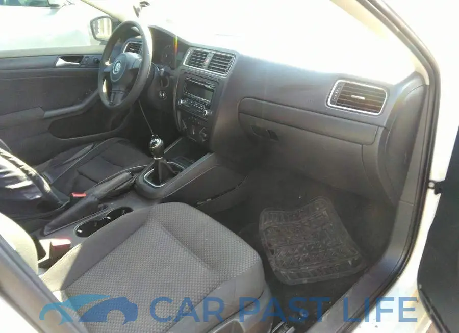 3VW1K7AJ8CM424734# 5
