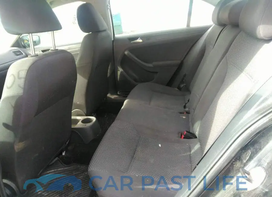 3VW2K7AJ3CM411541# 8