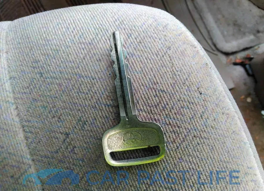 4T3ZF19C5YU282071# 11