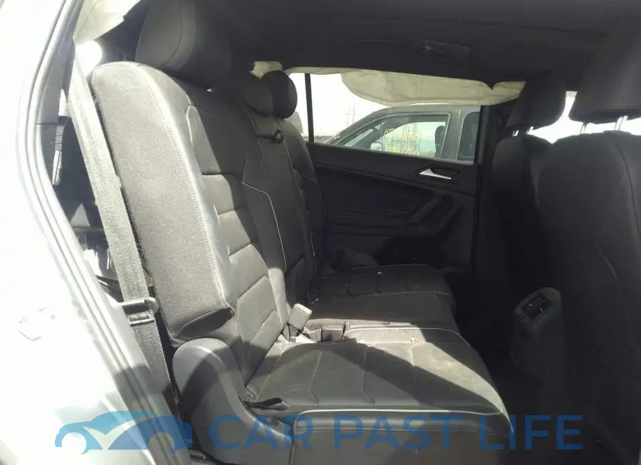 3VV4B7AXXKM153504# 8