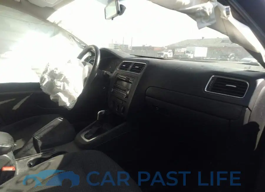 3VW2K7AJ2EM258055# 5