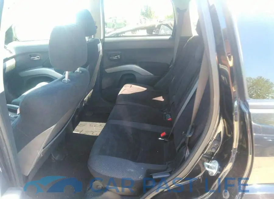 JA4AT2AW8BU605853# 8