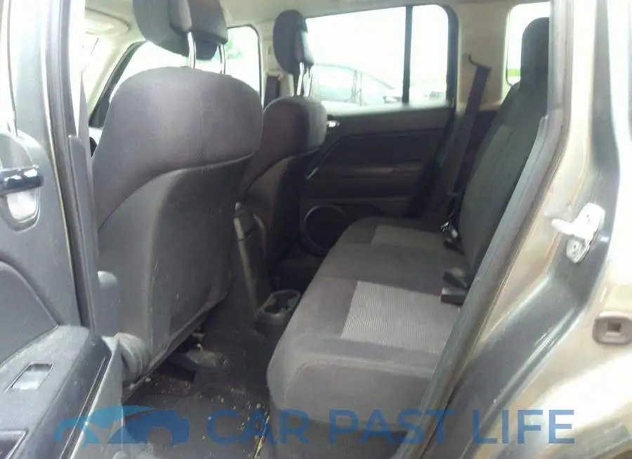 1J4NF2GB8BD272227# 8