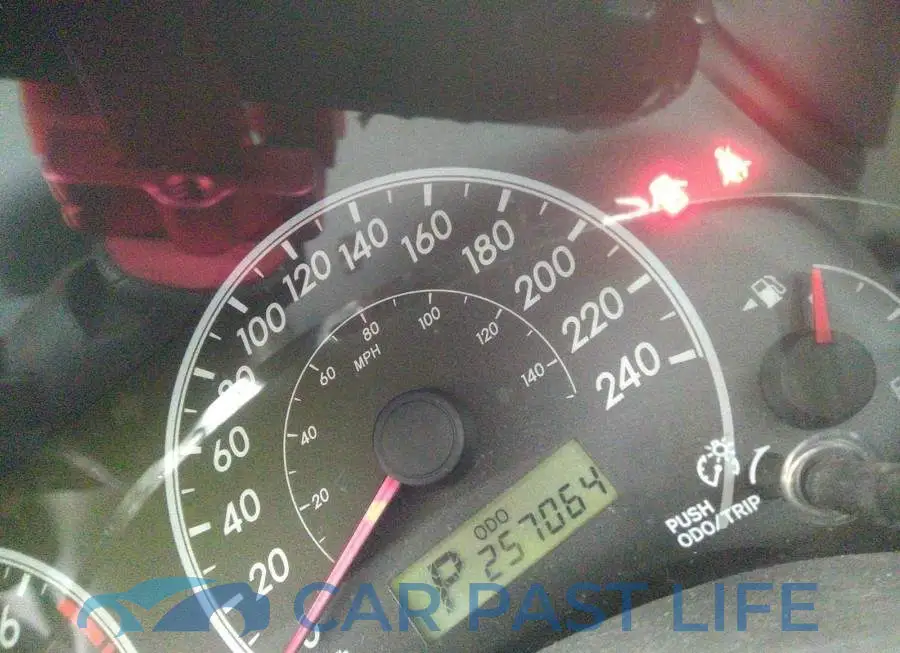 2T1BU4EE3AC219938# 7