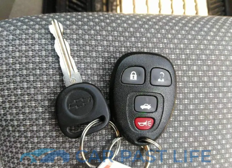 1G1ZB5EU9CF375809# 11