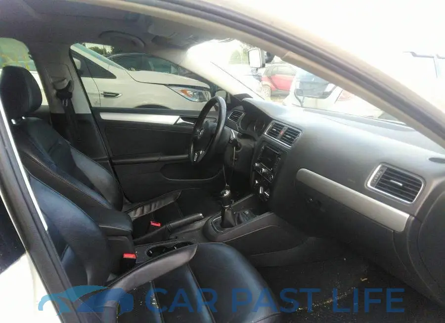 3VW3L7AJ6CM376477# 5