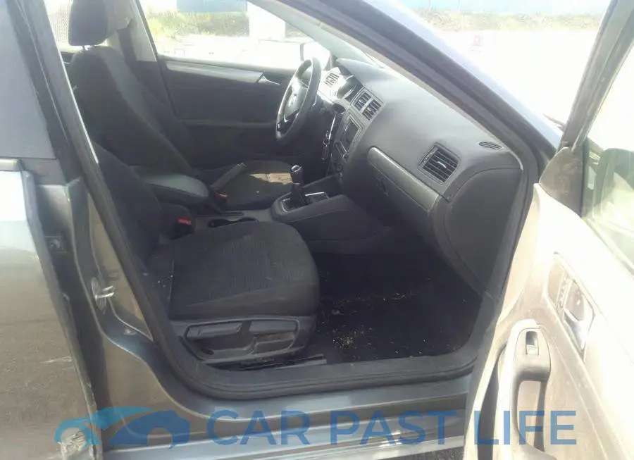 3VW167AJ2HM379351# 5