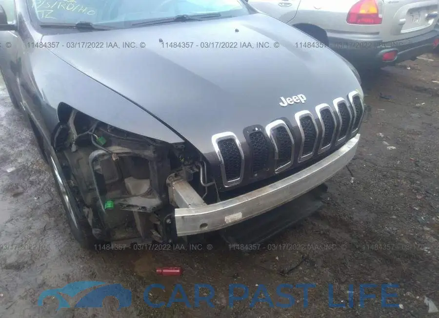 1C4PJLCB2FW590444# 6