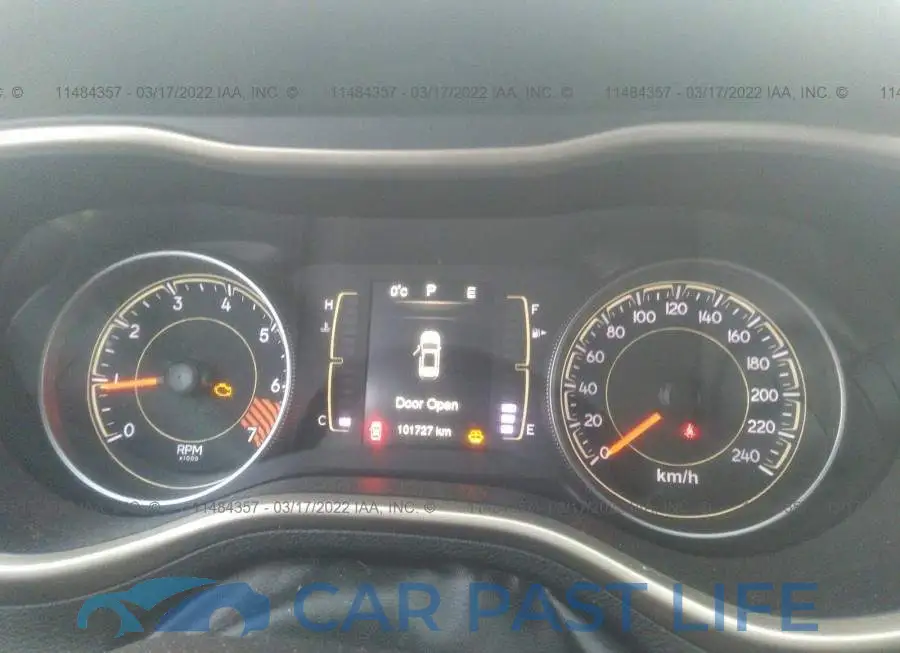 1C4PJLCB2FW590444# 7